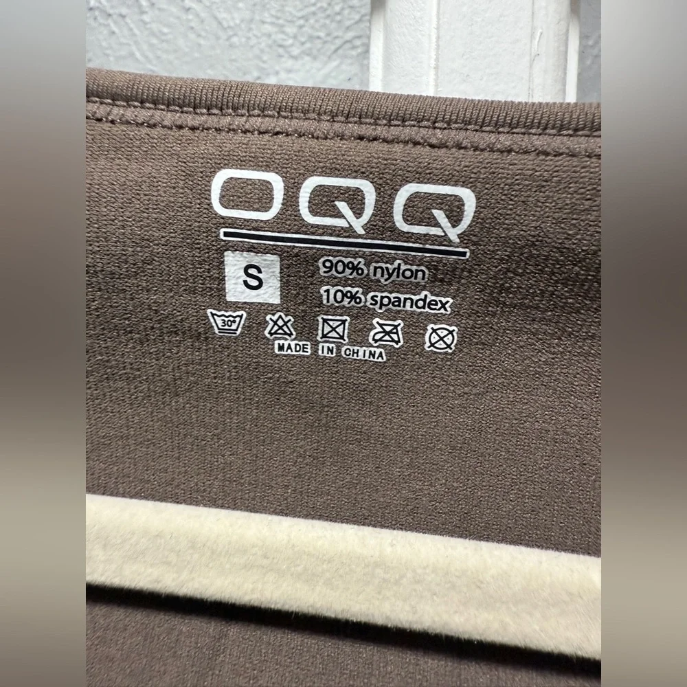 NWOT OQQ Short Sleeve Crew Neck Ruched Tee Shirt - Picture 6 of 9